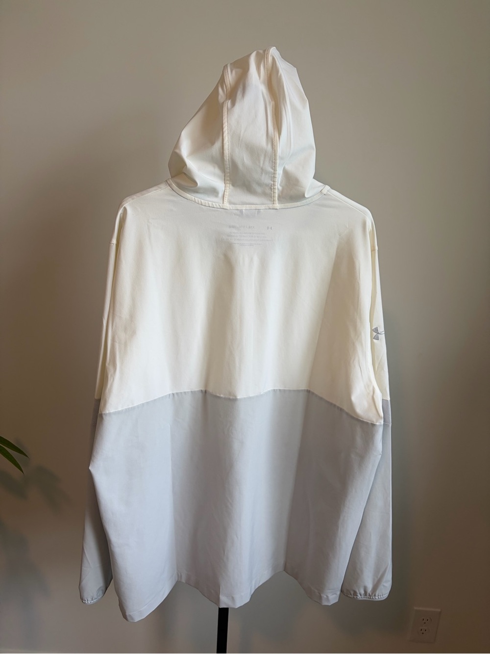 Under Armour Women’s XXL Hooded Windbreaker Jacket Cream Gray Full Zip - Picture 4 of 9